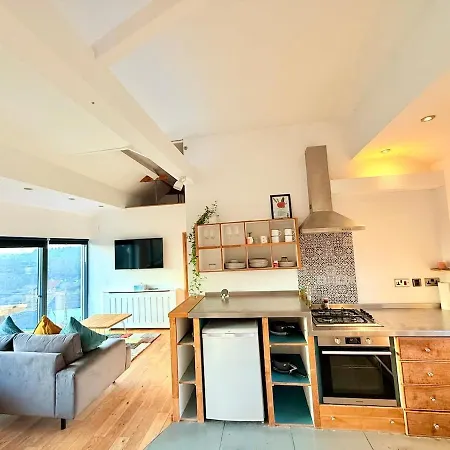 Beautiful Quirky With Spectacular Views Bristol