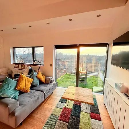 Beautiful Quirky With Spectacular Views *