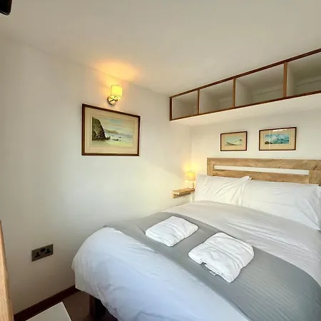 Beautiful Quirky With Spectacular Views Apartment