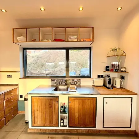 Beautiful Quirky With Spectacular Views דירה