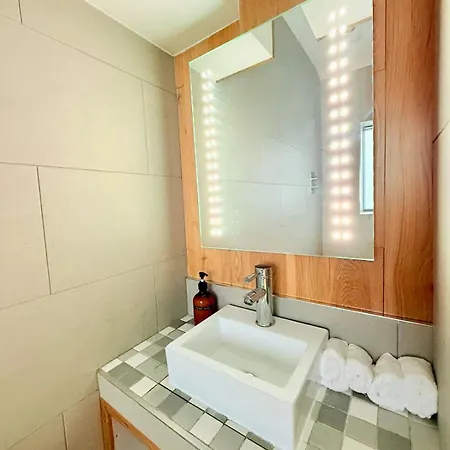 Beautiful Quirky With Spectacular Views דירה