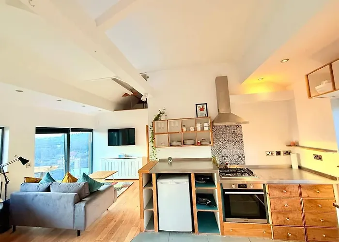 Beautiful Quirky With Spectacular Views *