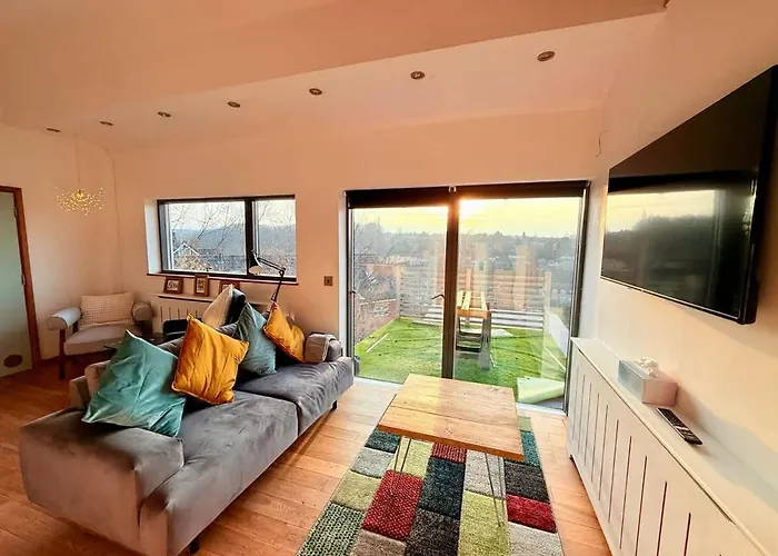 Beautiful Quirky With Spectacular Views *