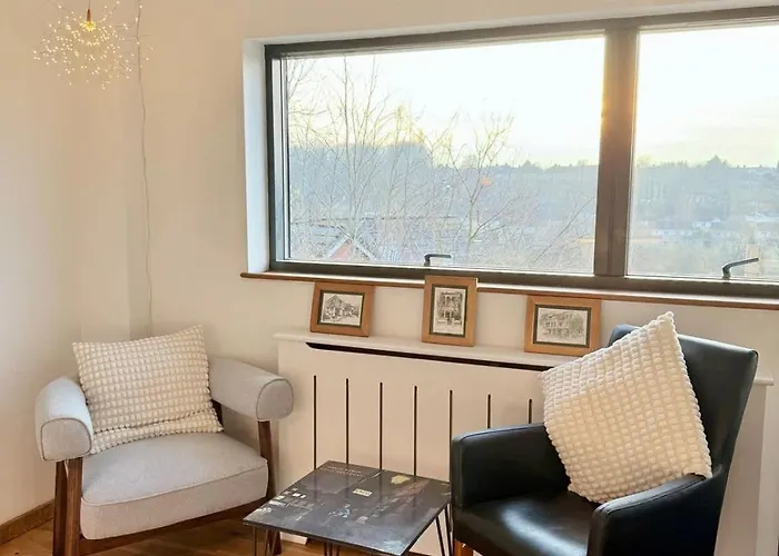 Beautiful Quirky With Spectacular Views *