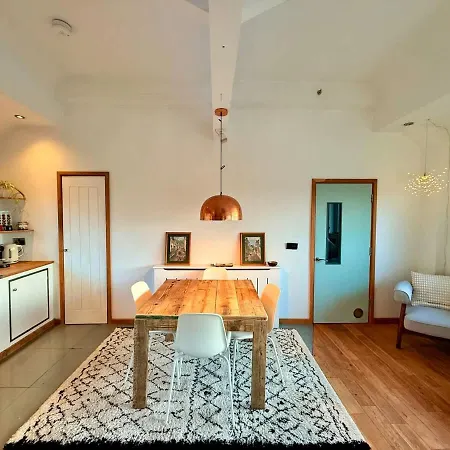 Апартаменты Beautiful Quirky With Spectacular Views *