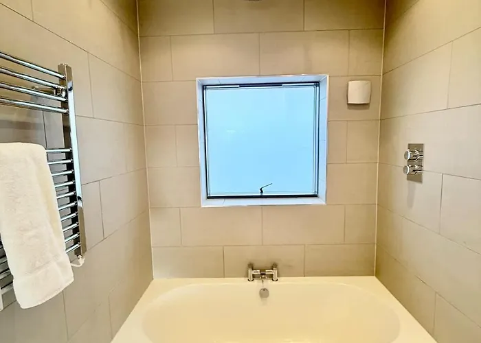 Beautiful Quirky With Spectacular Views *